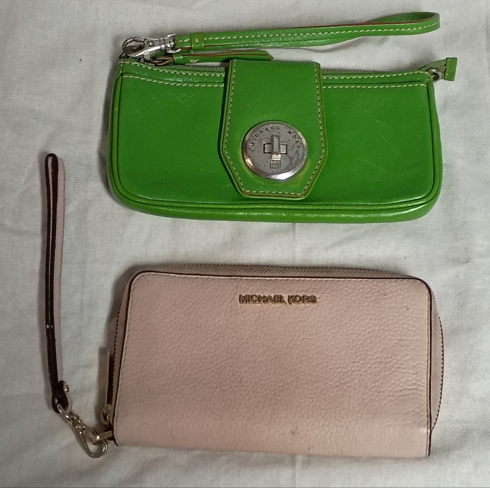 ❤️LOT 2 MICHAEL KORS Light Pink and Mela Green Clutch Wallets - Picture 1 of 12